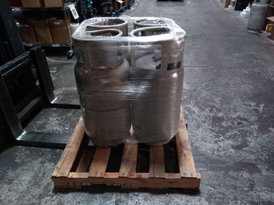 10 gallon propane tanks (4)