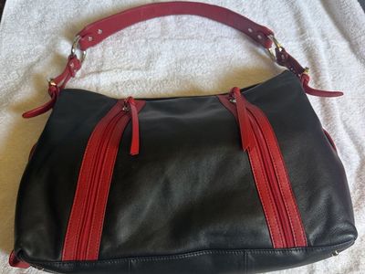 Stylish Black & Red Leather Shoulder Bag Handbag with Zipper Accents simply Nina w/ dust cover
