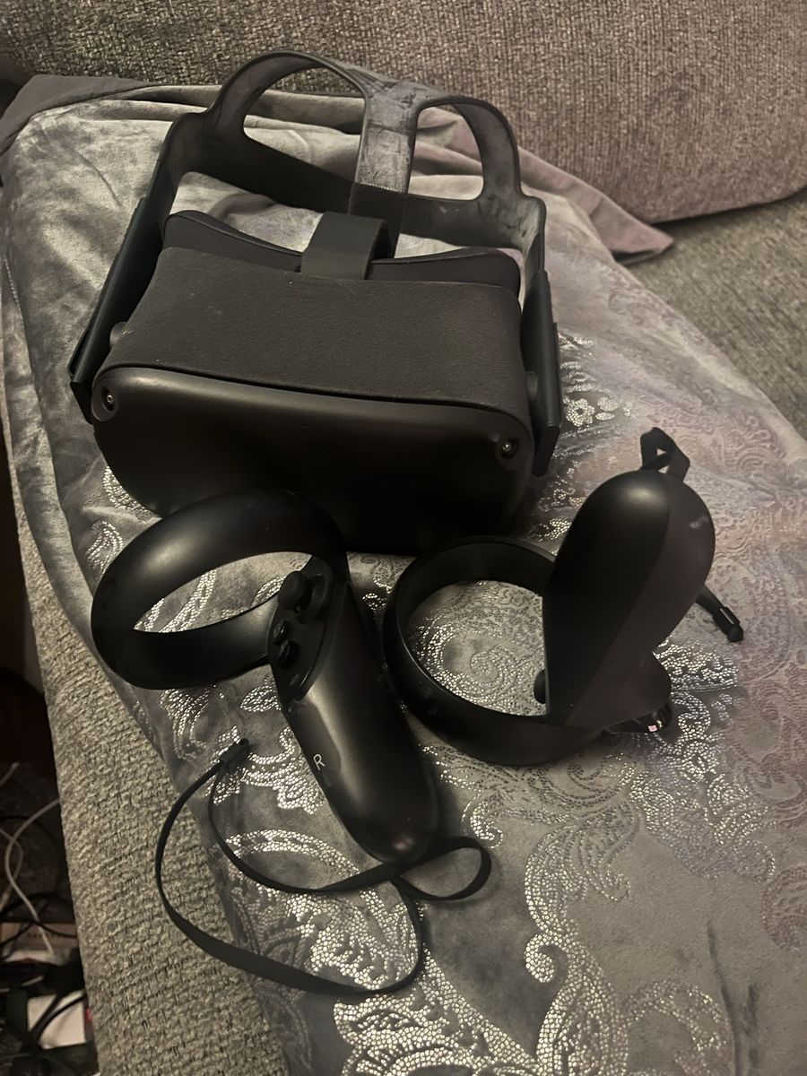 Meta Quest VR Headset with Controllers - Excellent Condition Virtual Reality Gaming System