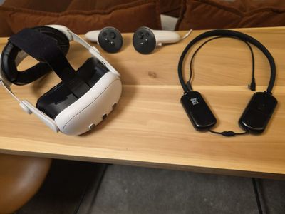 Quest 3 w/ upgraded strap, battery backup, and new carrying case