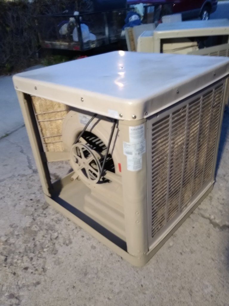 Like New Evaporative Swamp Cooler 4900CFM Down Draft
