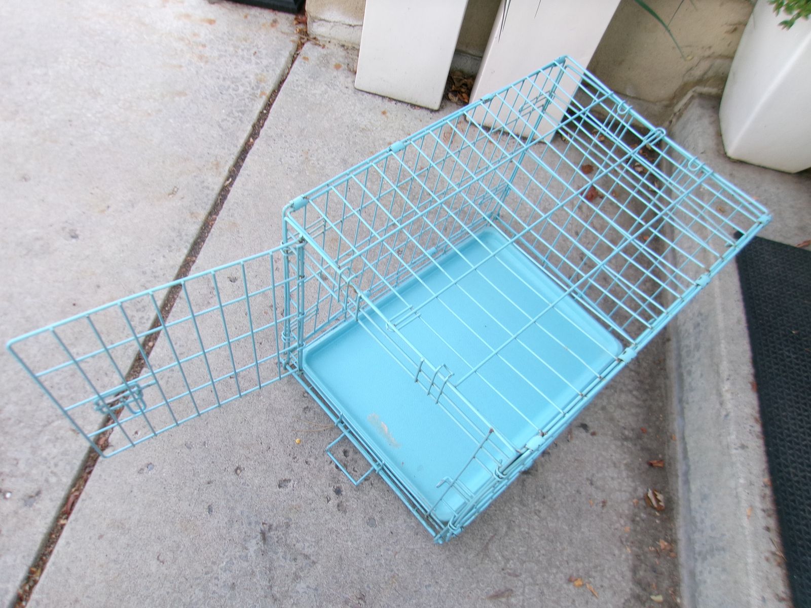 Cute Baby Blue Pet Kennel