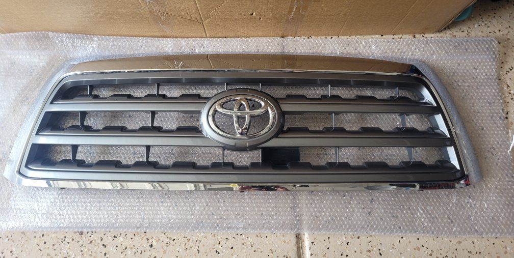 OEM TOYOTA TUNDRA/SEQUIOA LIMITED GRILL