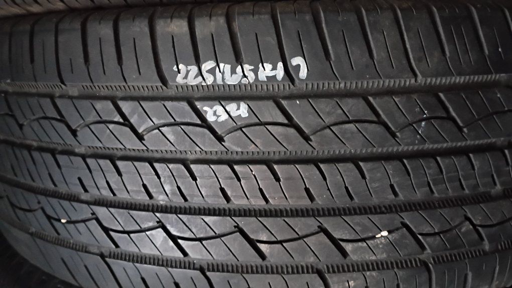Single 225/65R17 Tire
