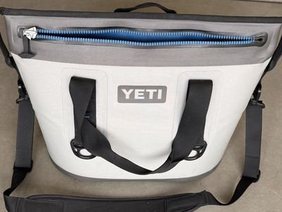 YETI Hopper M30 Soft Cooler Bag - Gray/White