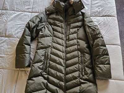 Eddie Bauer Women's Green Down Parka with Removable Faux Fur Hood - Size L