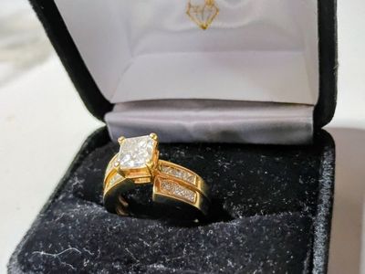 Trades considered!!! Yellow Gold Radiant Cut Diamond Engagement Ring with UGL Certificate
