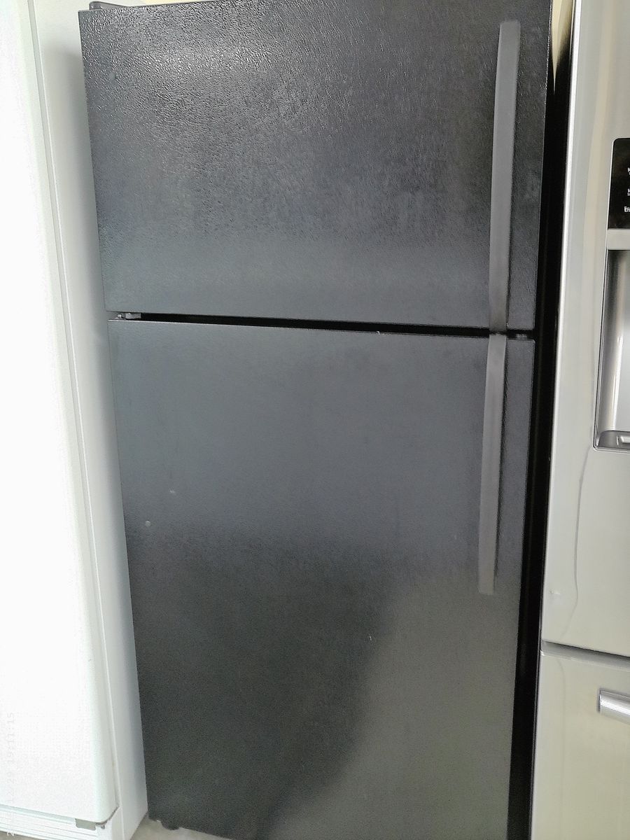 18 cf Top Freezer Refrigerator~90 Day Guarantee