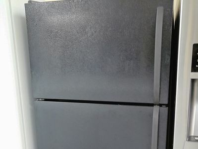 18 cf Top Freezer Refrigerator~90 Day Guarantee