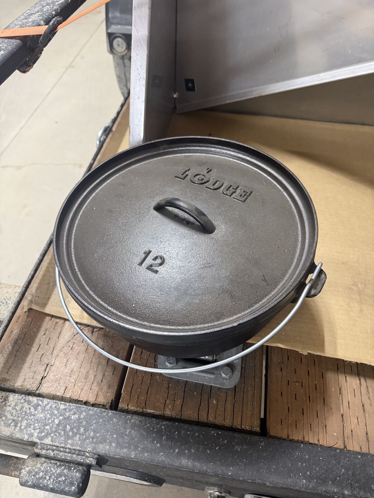 Lodge 12 6qt Dutch Oven