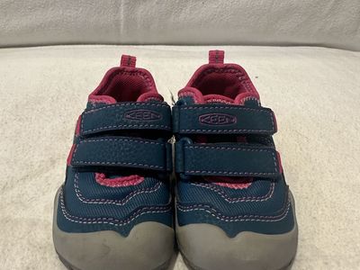 Keen toddler size 4, teal/hot pink, hiking shoes