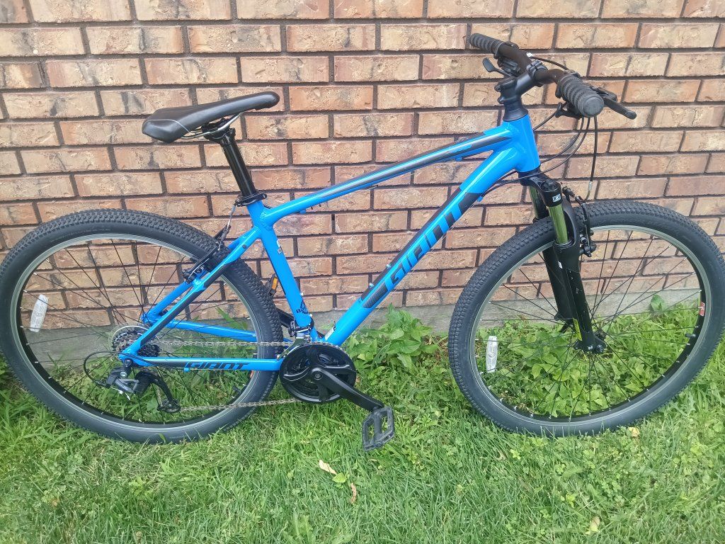 Giant ATX Mountain Bike - Size M, Blue, Aluminum Frame