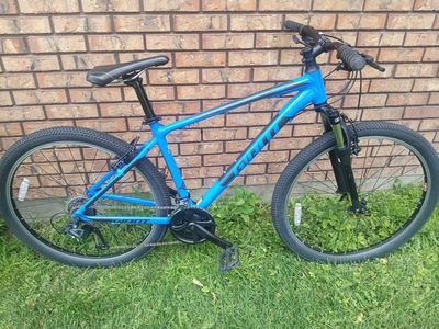 Giant ATX Mountain Bike - Size M, Blue, Aluminum Frame