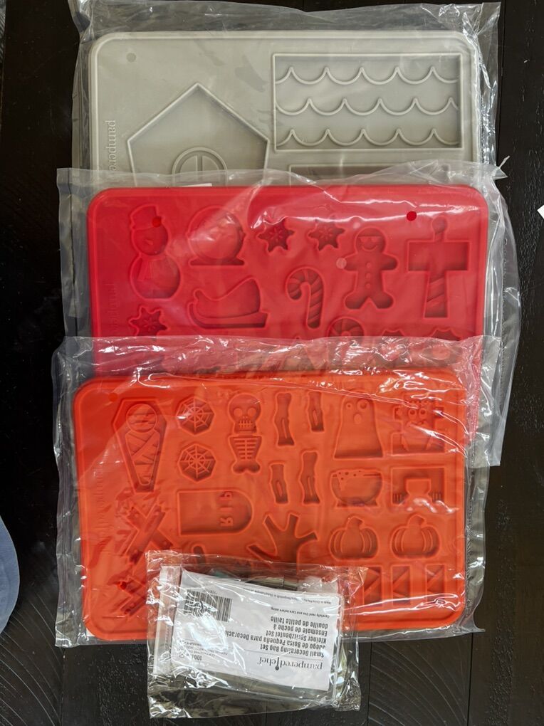 New Pampered Chef Cookie Molds Christmas Halloween