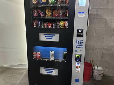 Seaga Snack & Cold Beverage Combo Vending Machine