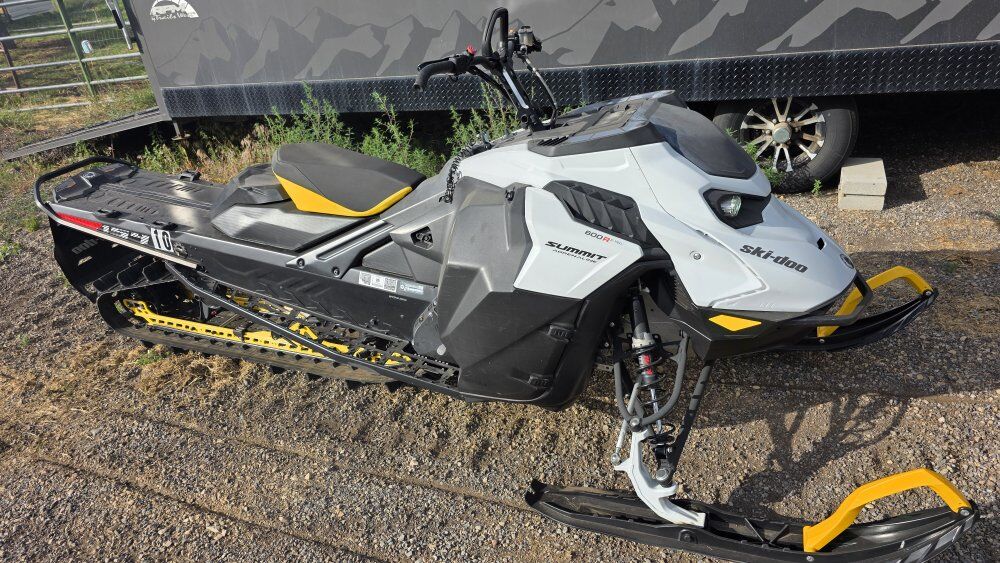 2024 Ski Doo Summit Adrenaline 600R