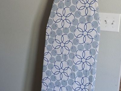 Black & Decker Steam Advantage Iron and Patterned Ironing Board