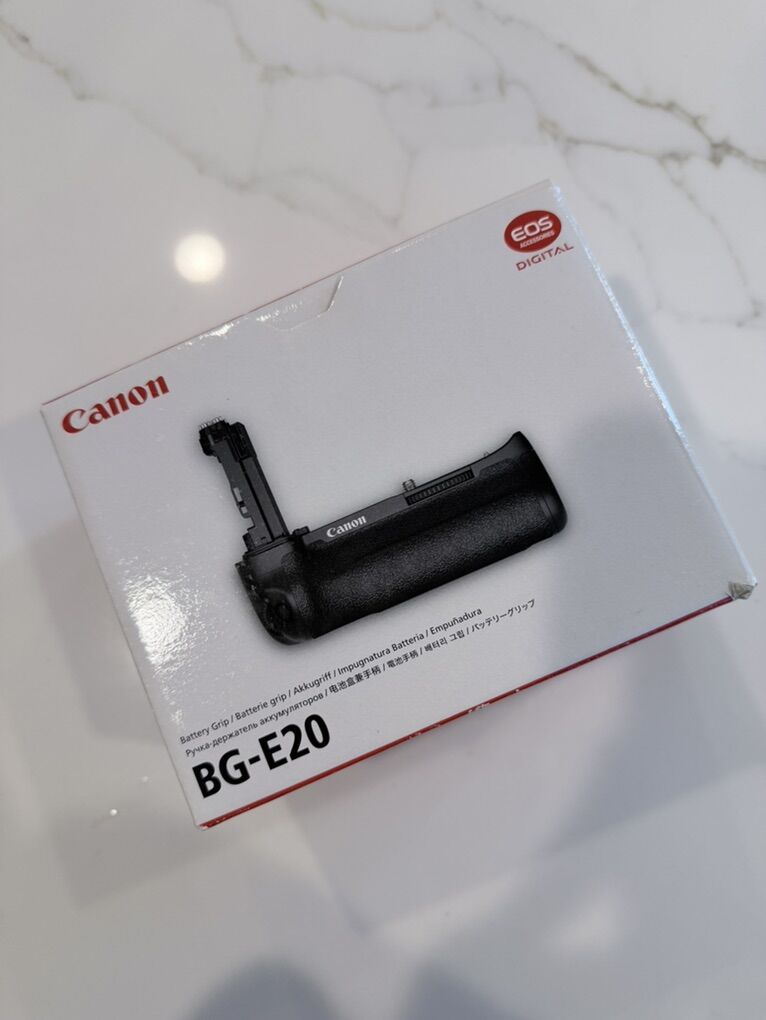 NEW Canon Battery Grip BG-E20 (EOS R / RP)