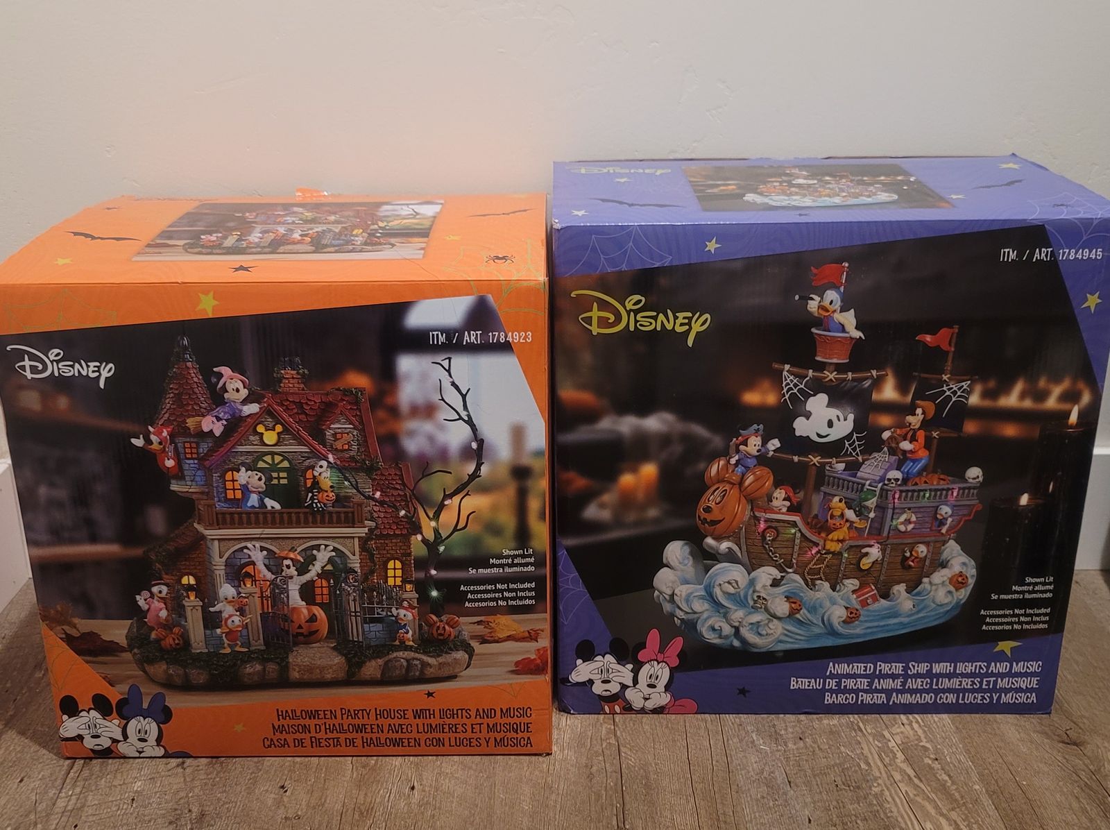 Disney Mickey Mouse Halloween  Haunted House and Ship