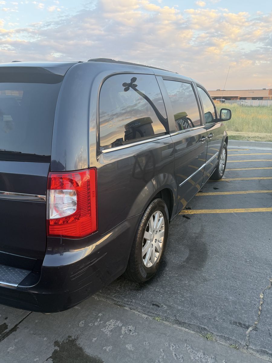 2014 Chrysler Town and Country 