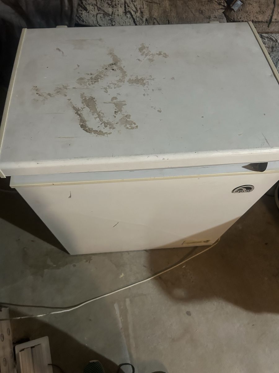 Igloo ice chest freezer 8.6 cu ft