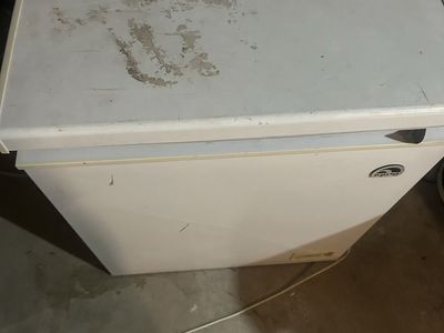 Igloo ice chest freezer 8.6 cu ft