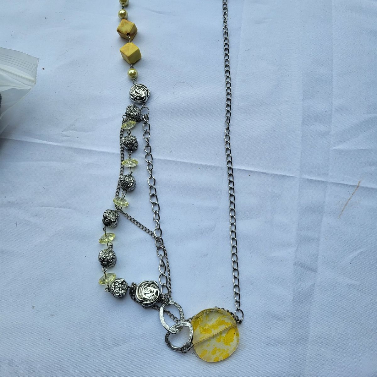 utr Yellow necklace and earring set