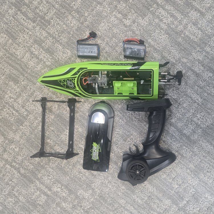 Green RC Racing Boat with Remote Control, Stand & 2 Batteries - Ready to Run