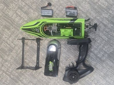 Green RC Racing Boat with Remote Control, Stand & 2 Batteries - Ready to Run