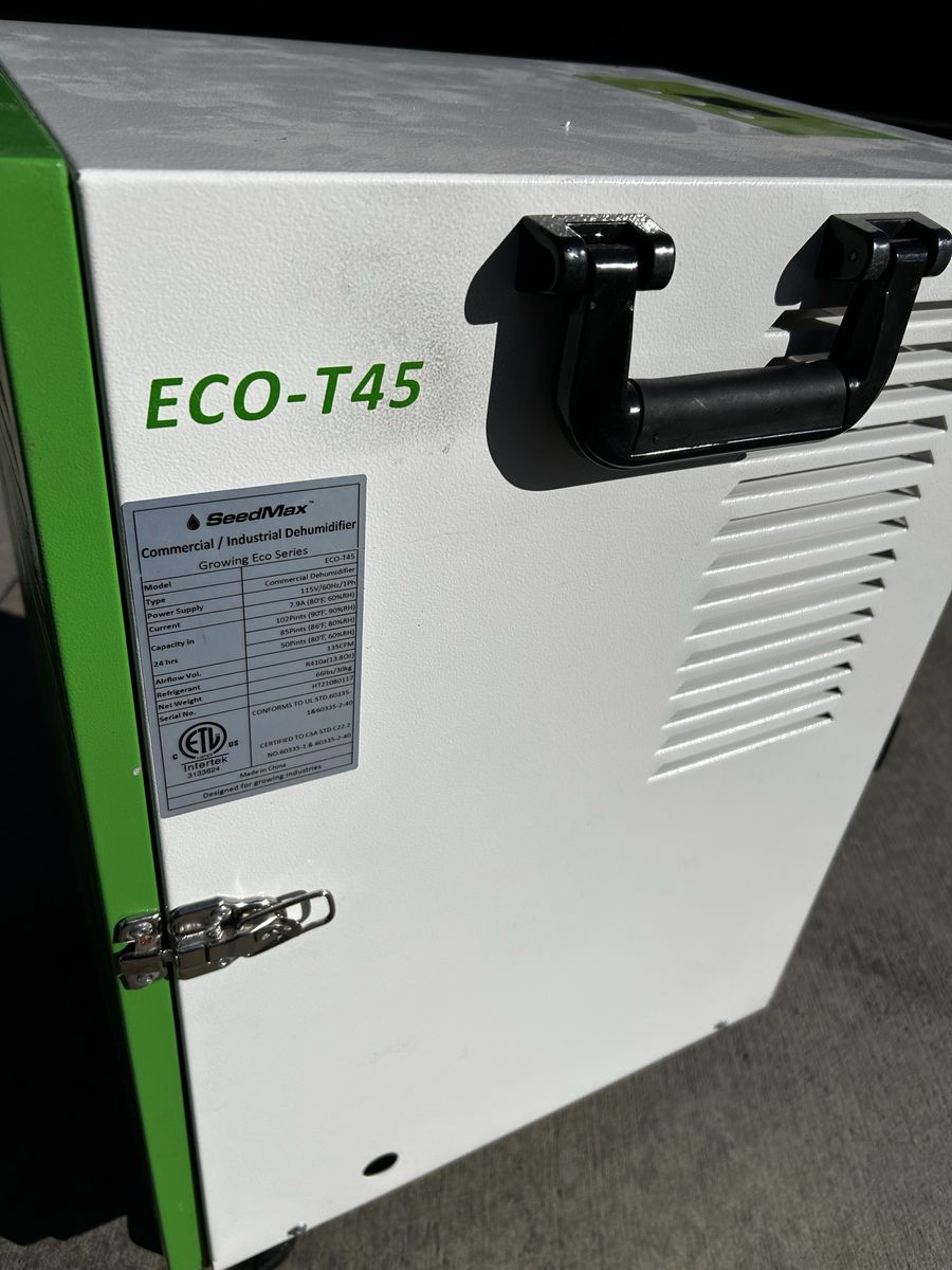 Grow Tent And Dehumidifier