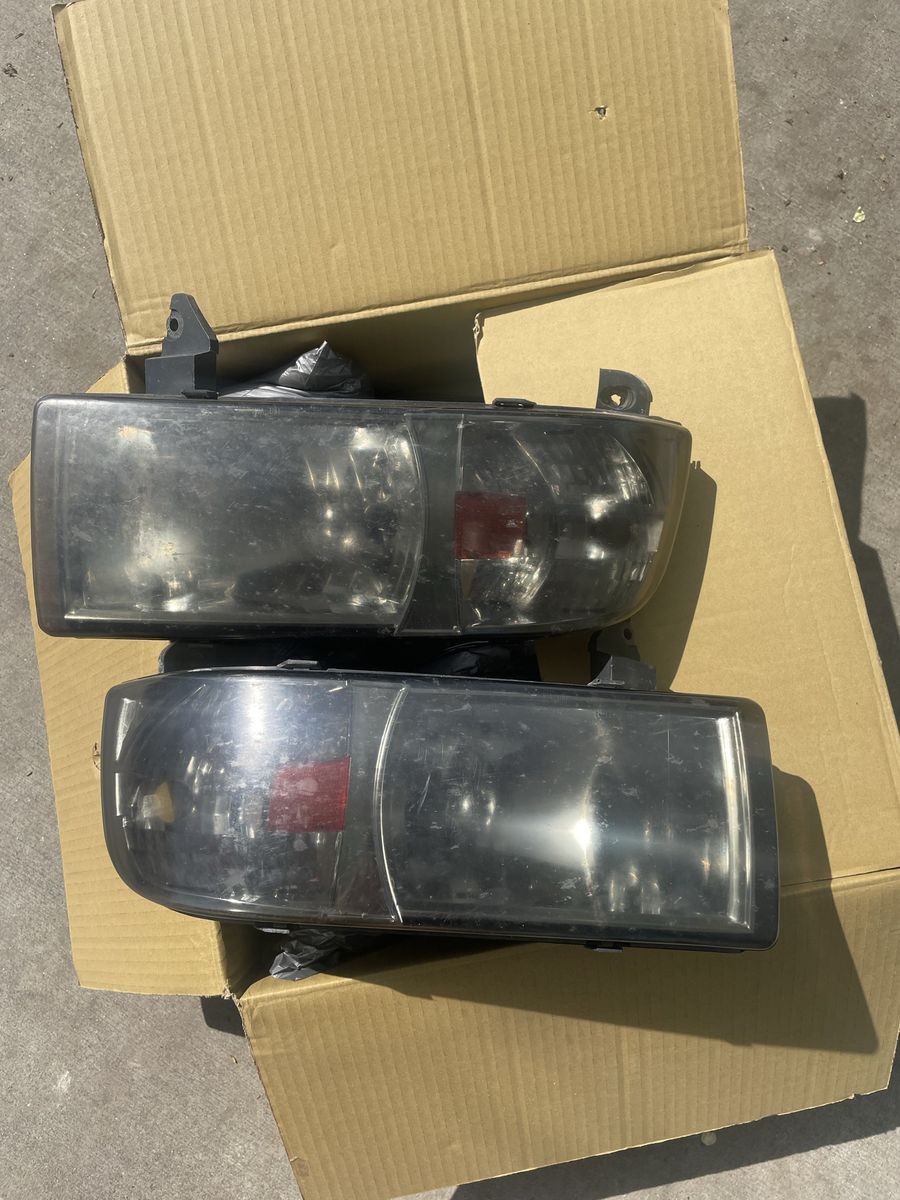 01 Ram 2500 Headlights