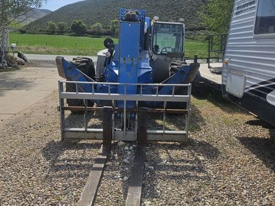 2013 Genie telehandler 1056