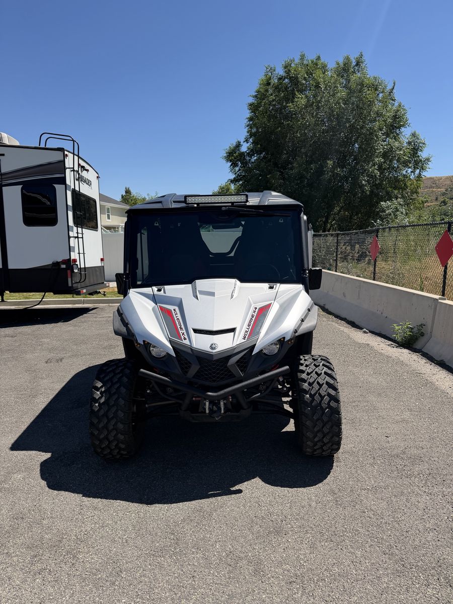 Yamaha Wolverine X4 UTV White/Black with LED Light Bar