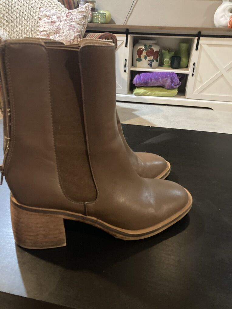 Womens Size 8 Brown Boots