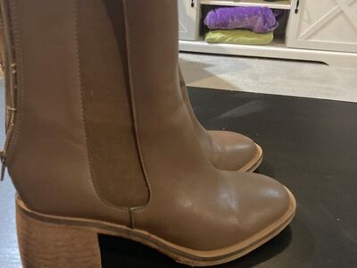 Womens Size 8 Brown Boots