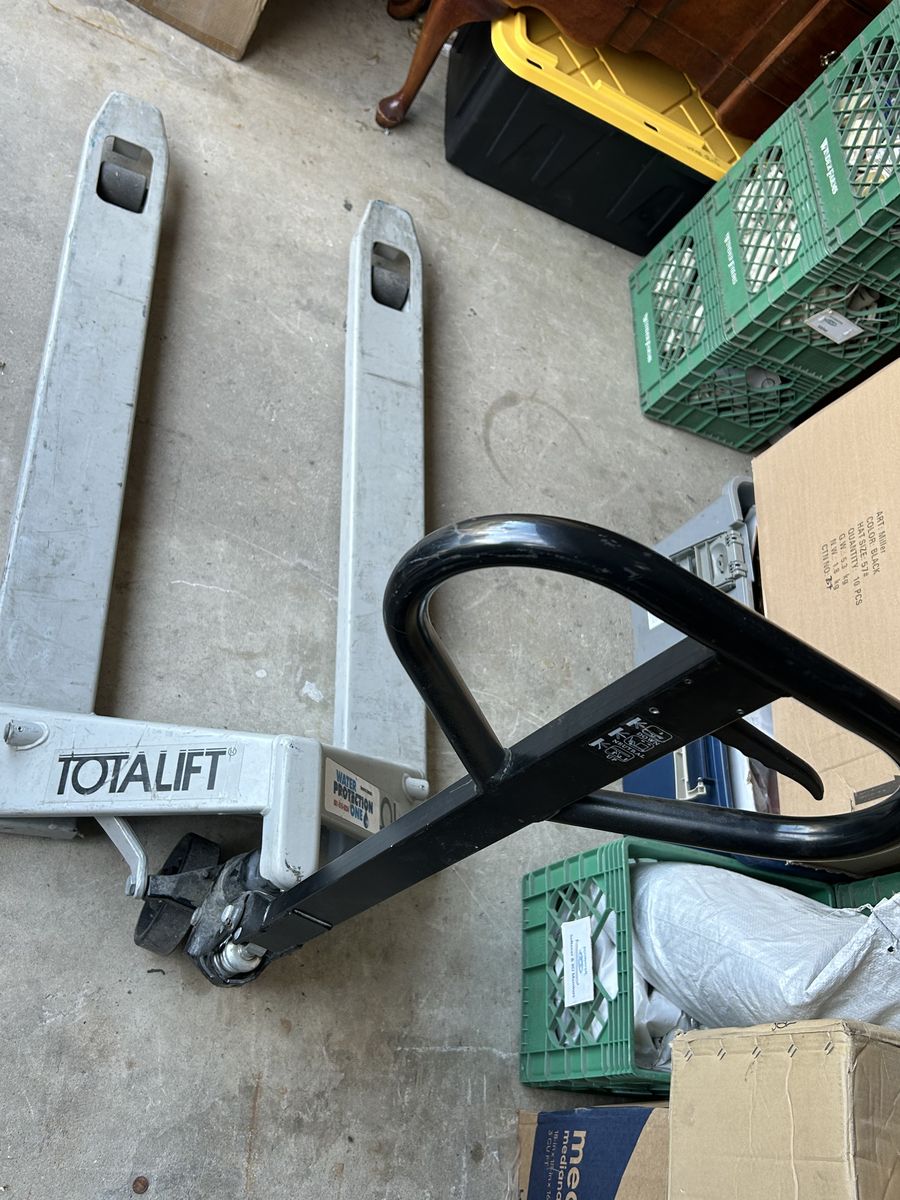 Total Lift Manual Pallet Jack In Good Condition