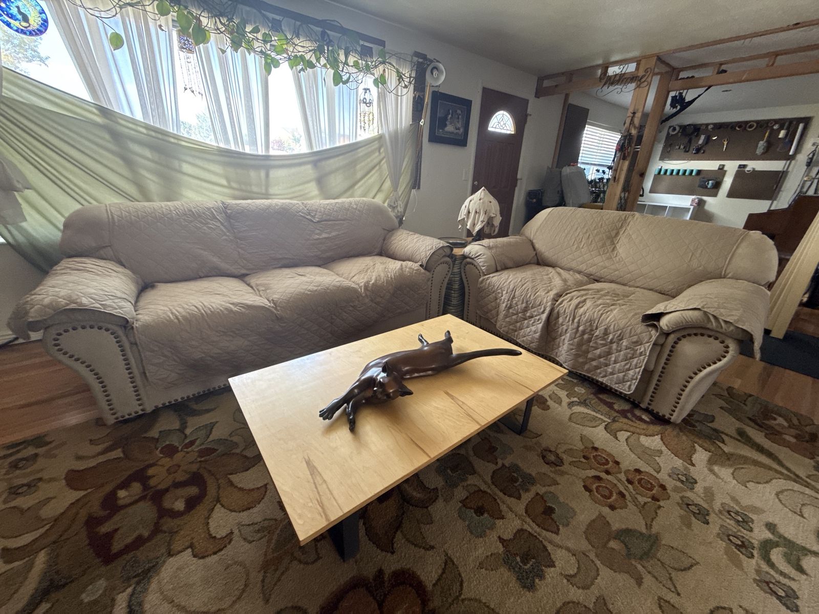 Set of cream couches