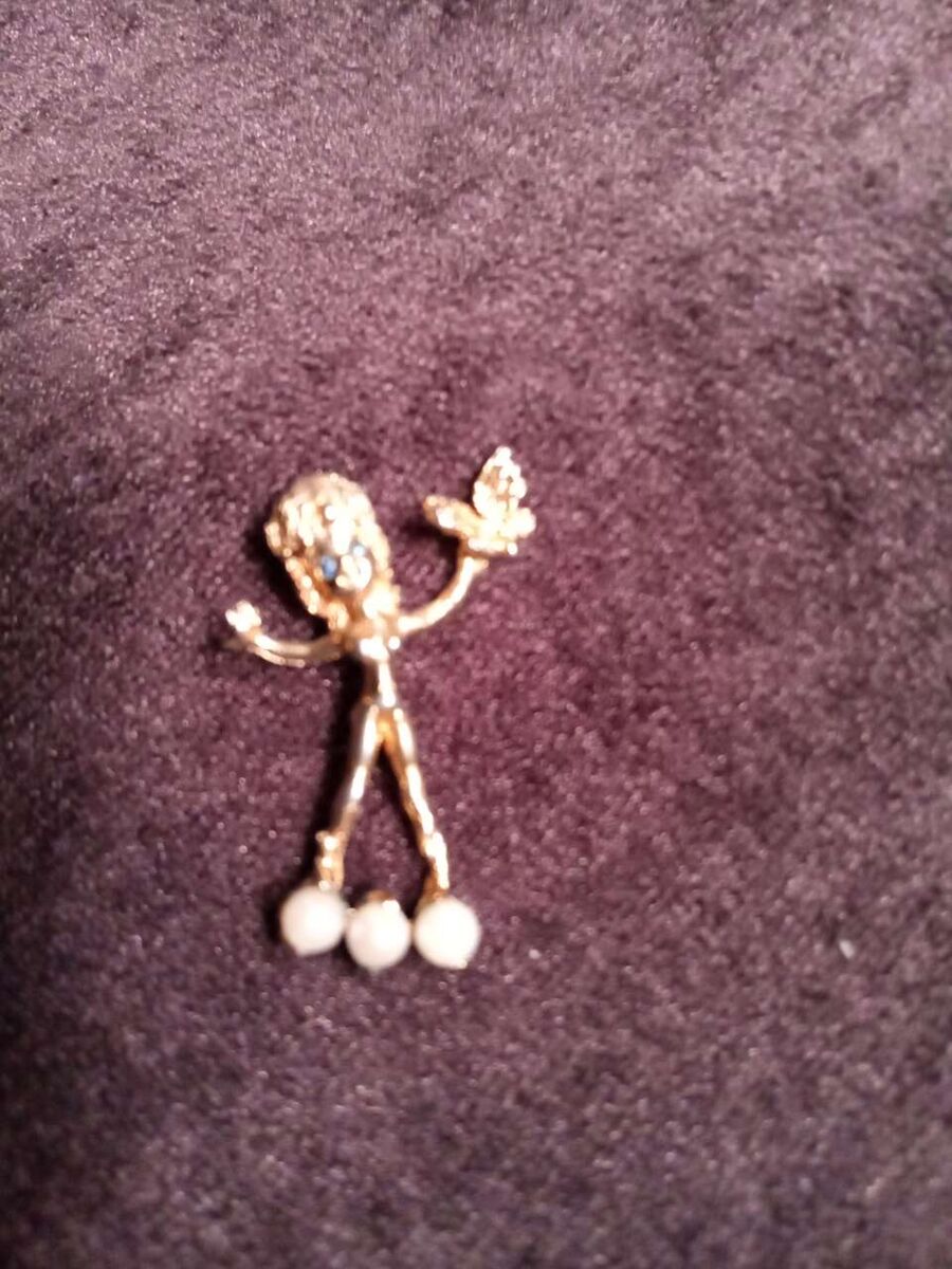 14 k gold necklace pendant cherub pixie fairywoman holding butterfly standing in 3 pearls cloud with sapphire eyes hallmarked