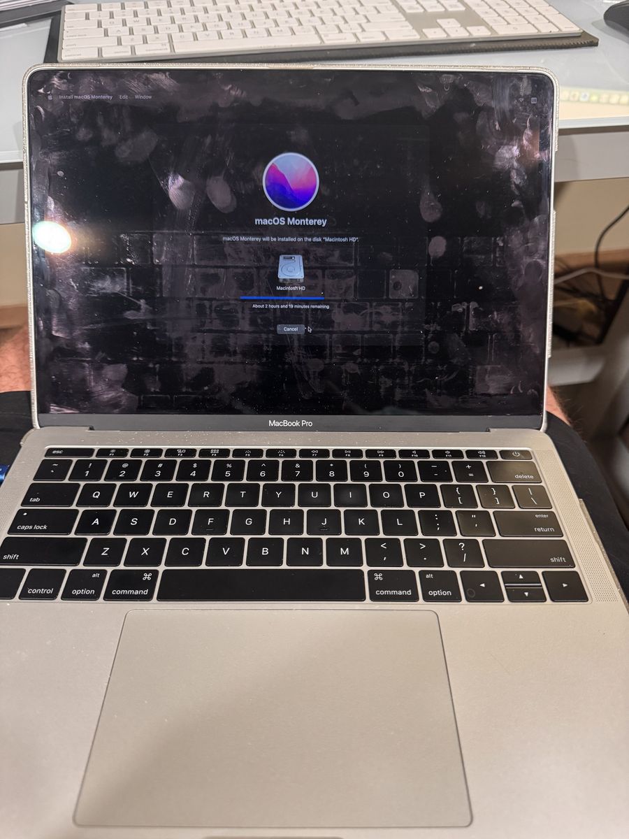 Apple MacBook Pro 13" 2016 i5 8GB 256GB SSD - Case Included