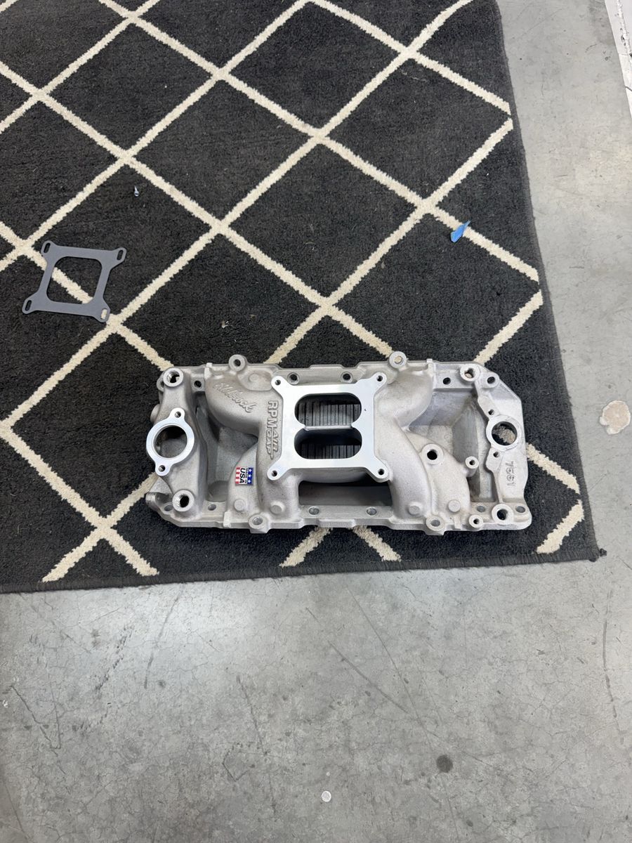 Big block Chevy Edelbrock Performer RPM Air-Gap intake