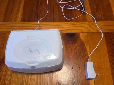 Baby wipe warmer