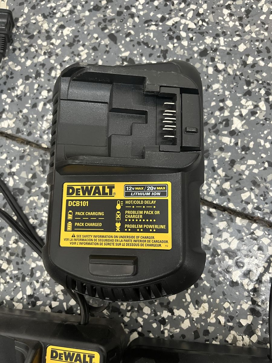 DeWalt DCB101 12V/20V MAX Lithium Ion Battery Charger - Tested & Working DeWalt Charger