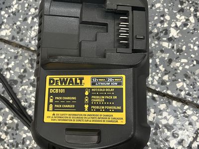 DeWalt DCB101 12V/20V MAX Lithium Ion Battery Charger - Tested & Working DeWalt Charger