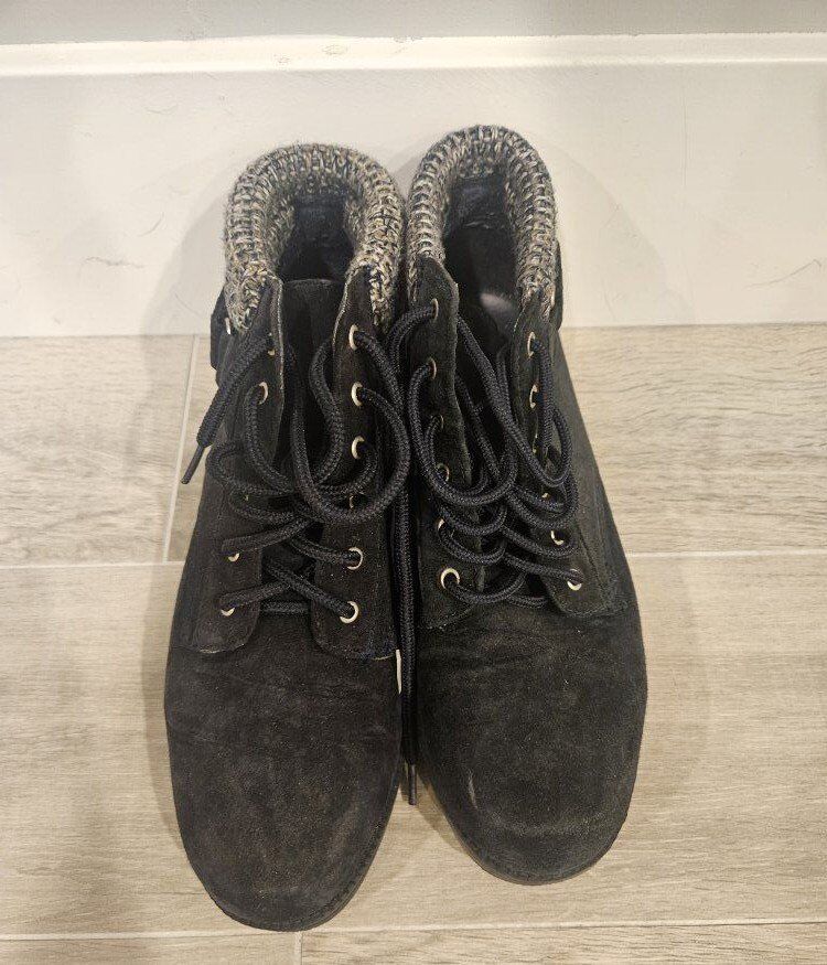 Rugged Outback Women's Size 9W