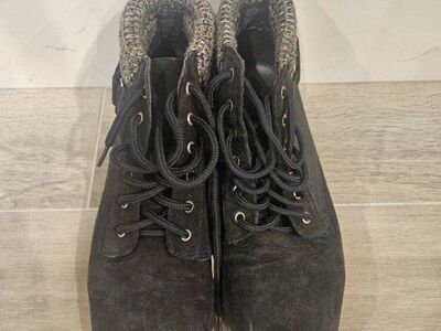 Rugged Outback Women's Size 9W