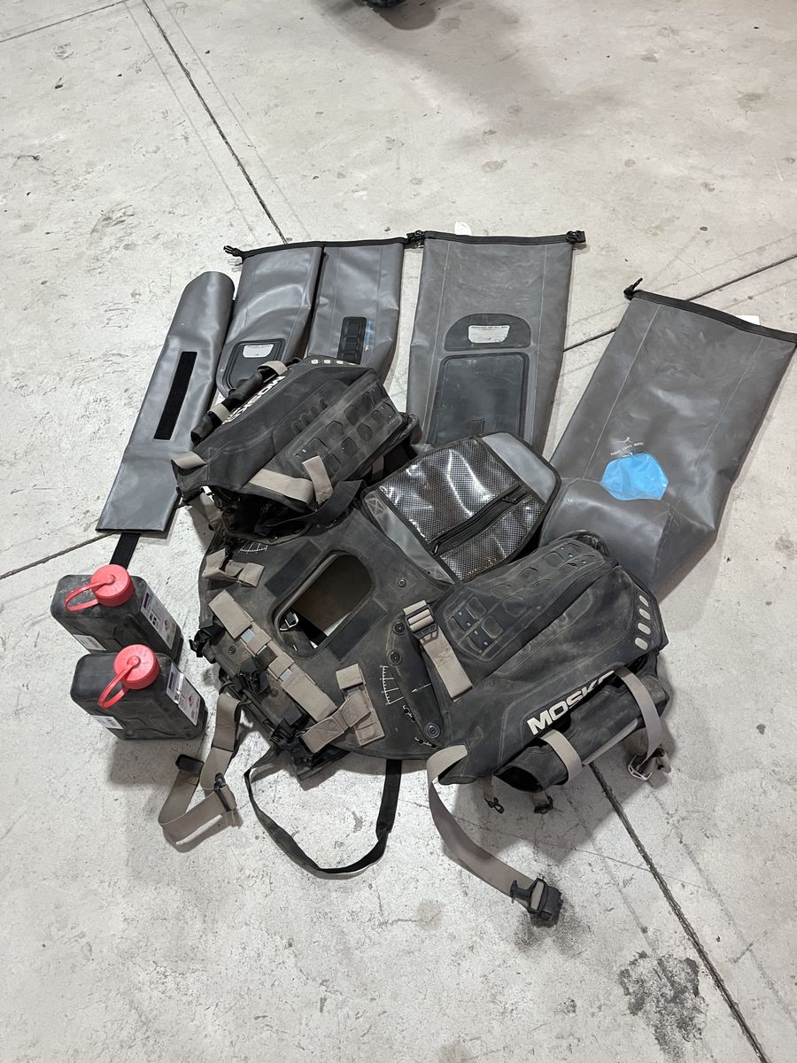 Mosko reckless 80L luggage set