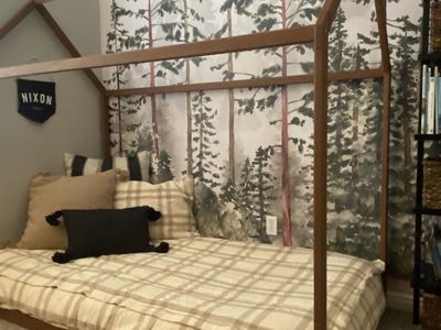 Beddy Twin Bedding W/ Coordinating Pillows