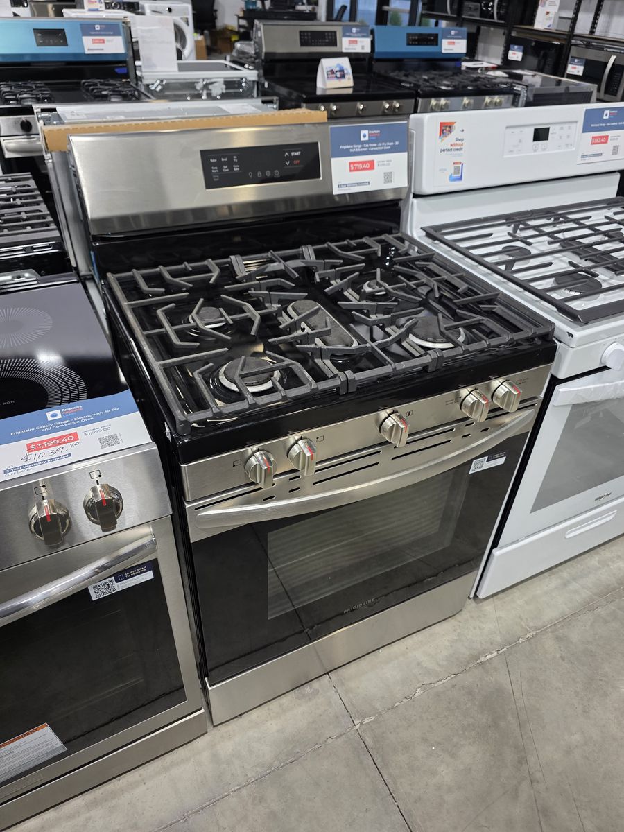 Frigidaire Freestanding Gas Range — 30 Inch, 5 Burners, Air Fry, Brand New