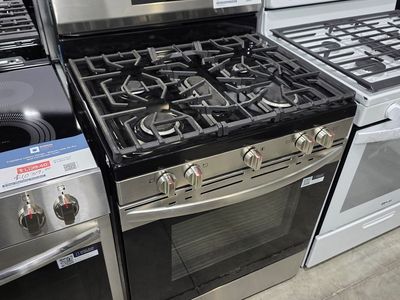 Frigidaire Freestanding Gas Range — 30 Inch, 5 Burners, Air Fry, Brand New