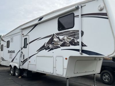 Keystone Montana Fifth Wheel Travel Trailer